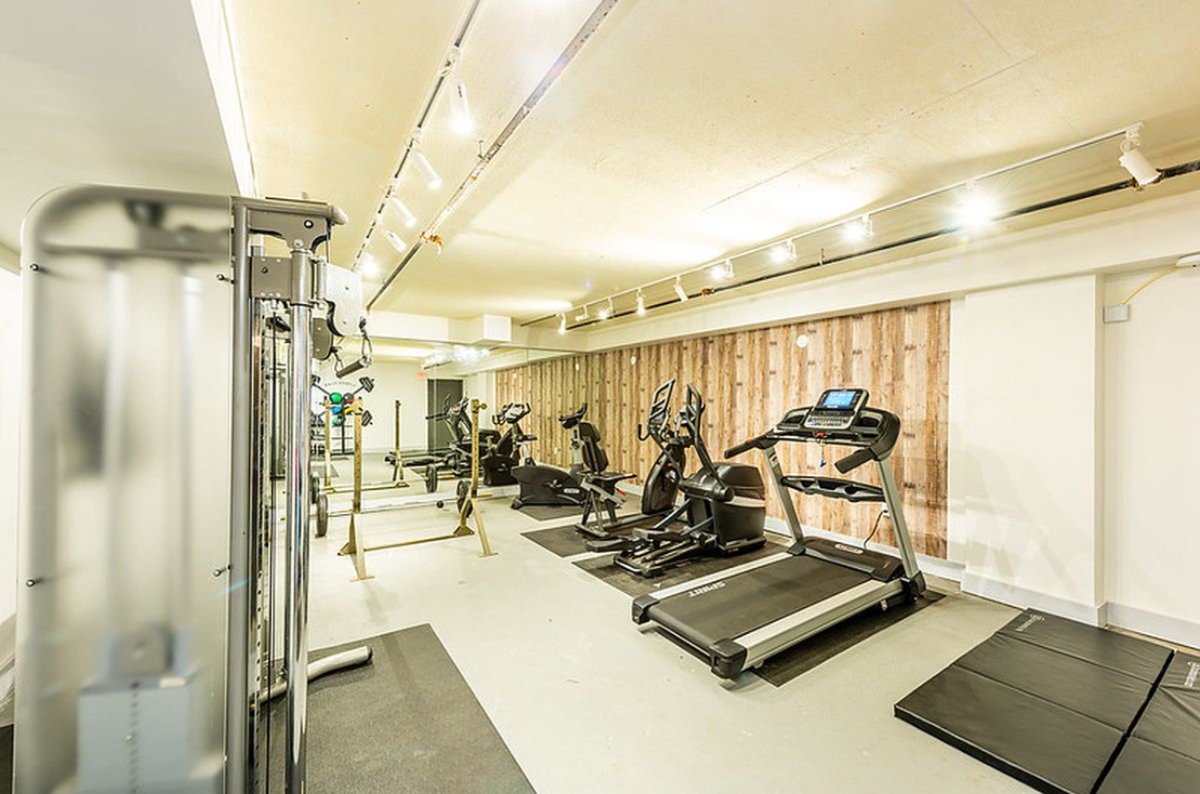 Luxury 1-Bedroom Apartment with Gym and Shared Rooftop in Ocean Hill - Photo 5