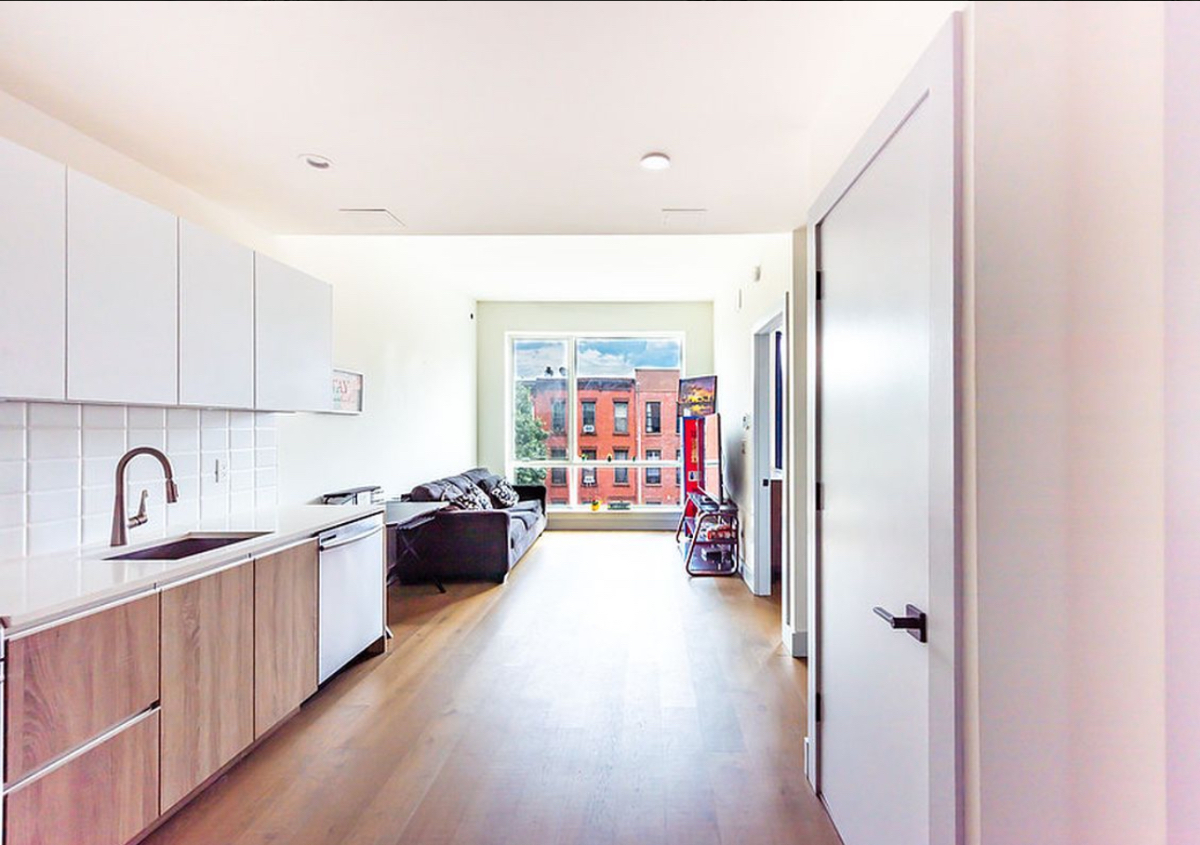 Luxury 1-Bedroom Apartment with Gym and Shared Rooftop in Ocean Hill - Photo 4