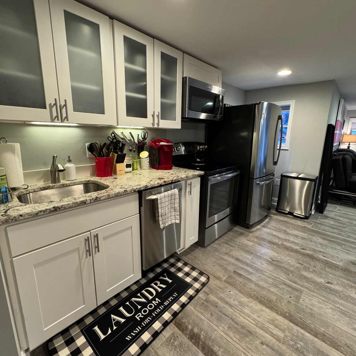The Bloomie - 1 bedroom English Basement Apartment in Bloomingdale with separate entrance, short wal - Photo 10