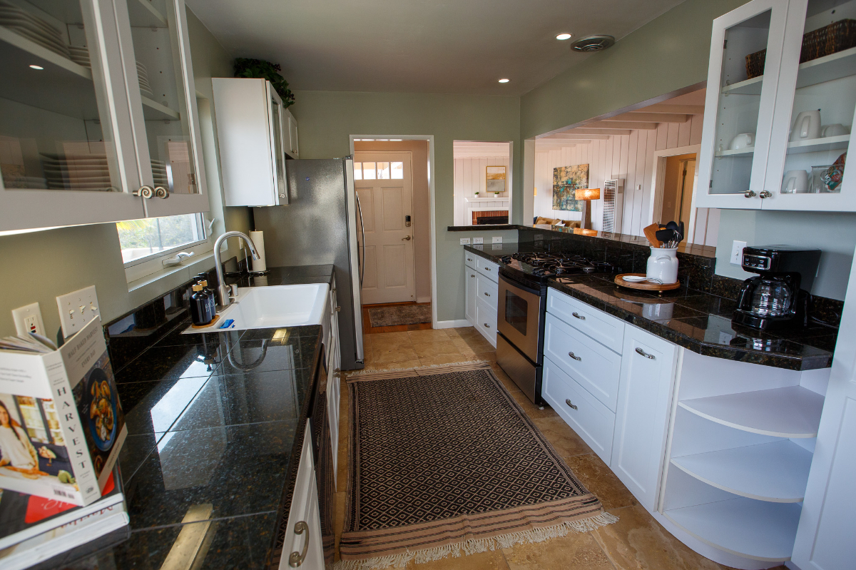 Pet Friendly, Dedicated Work Space, Close to Beach and Bay. - Photo 6