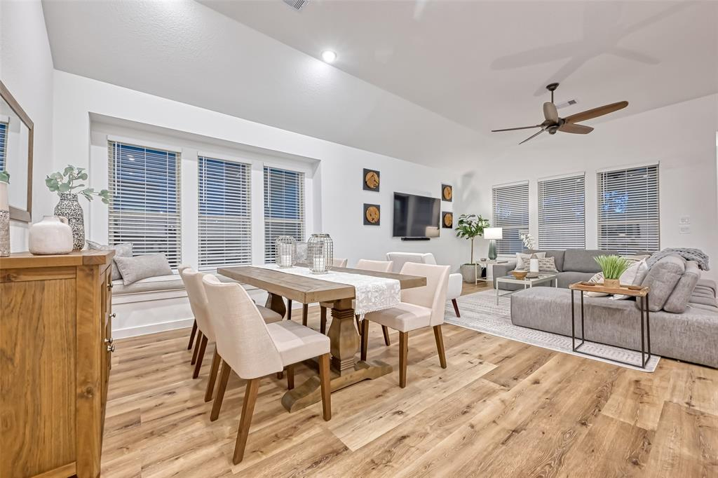 Professionally decorated home in North Grove, minutes away from The Woodlands - Photo 12