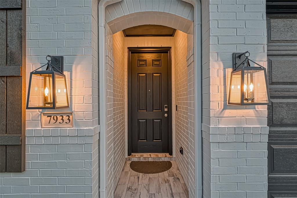 Professionally decorated home in North Grove, minutes away from The Woodlands - Photo 1
