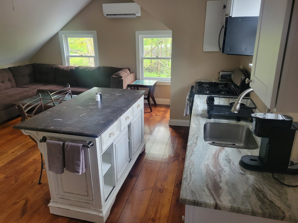 Charming Countryside Escape Modern & Spacious Upstairs Apartment with Resort-Style Amenities on a Se - Photo 5