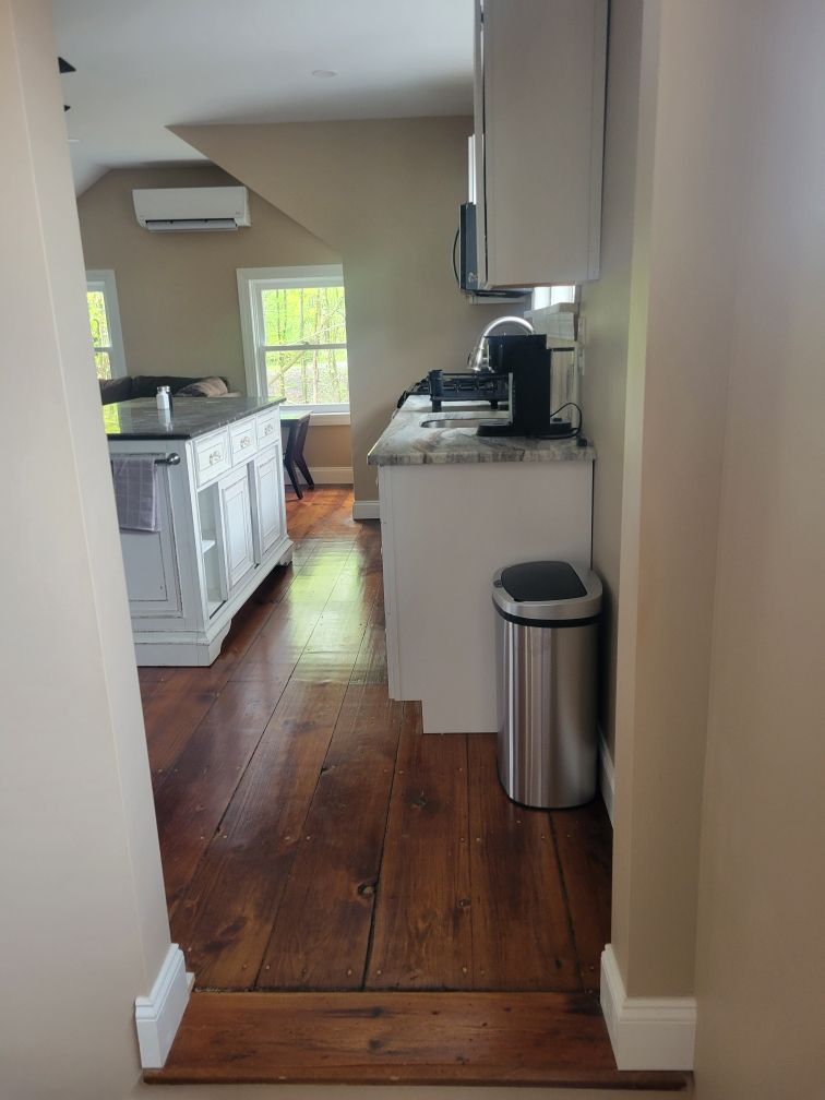 Charming Countryside Escape Modern & Spacious Upstairs Apartment with Resort-Style Amenities on a Se - Photo 4