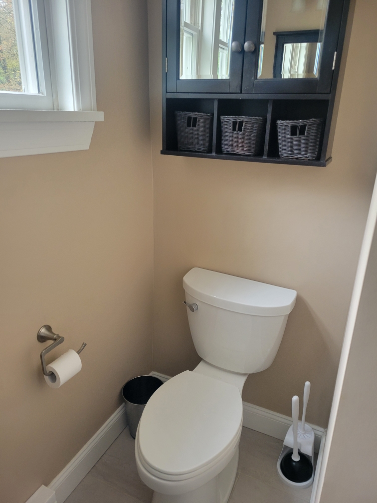 Charming Countryside Escape Modern & Spacious Upstairs Apartment with Resort-Style Amenities on a Se - Photo 12