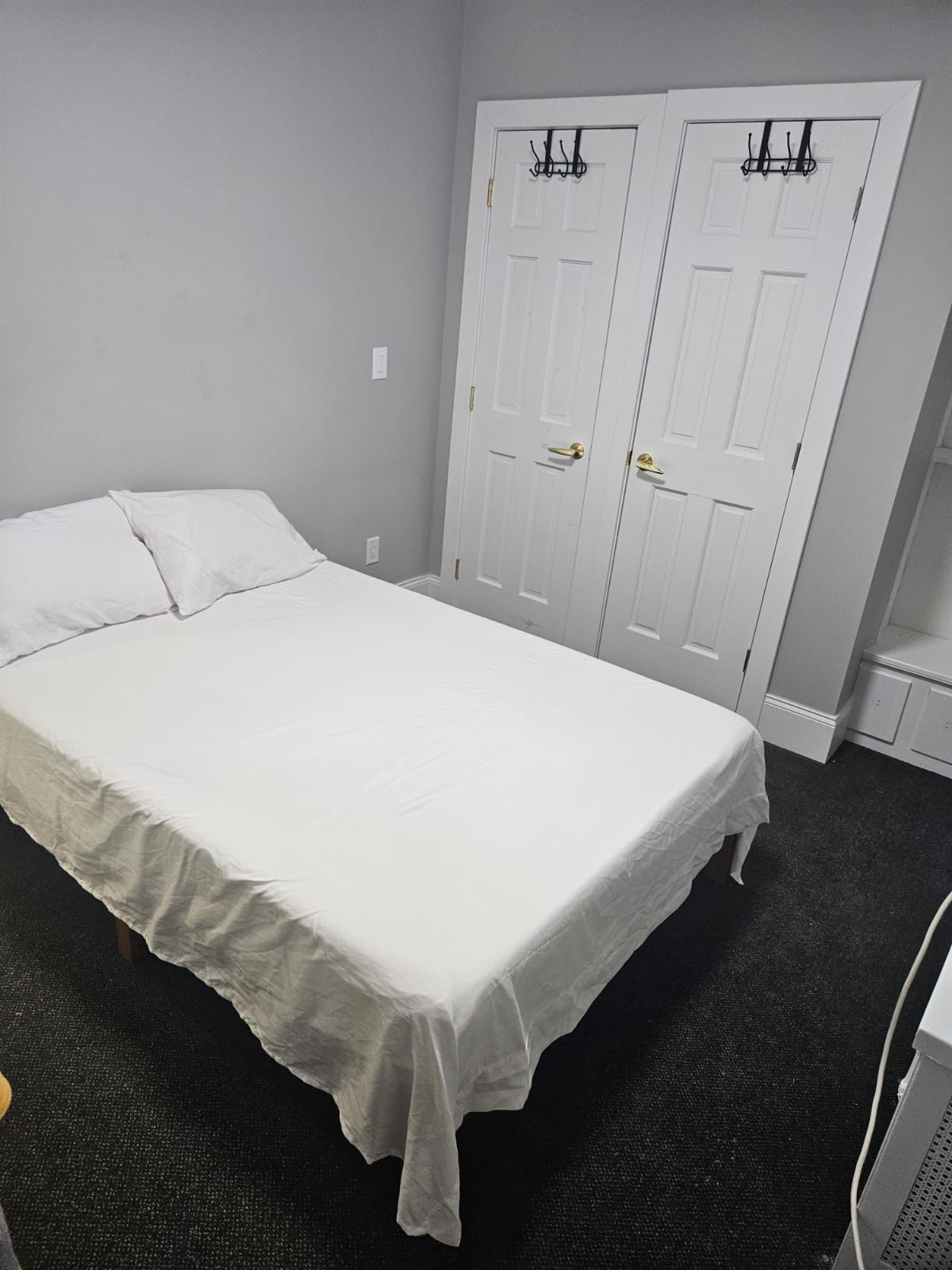 Full  Apartment  - Private - Photo 3