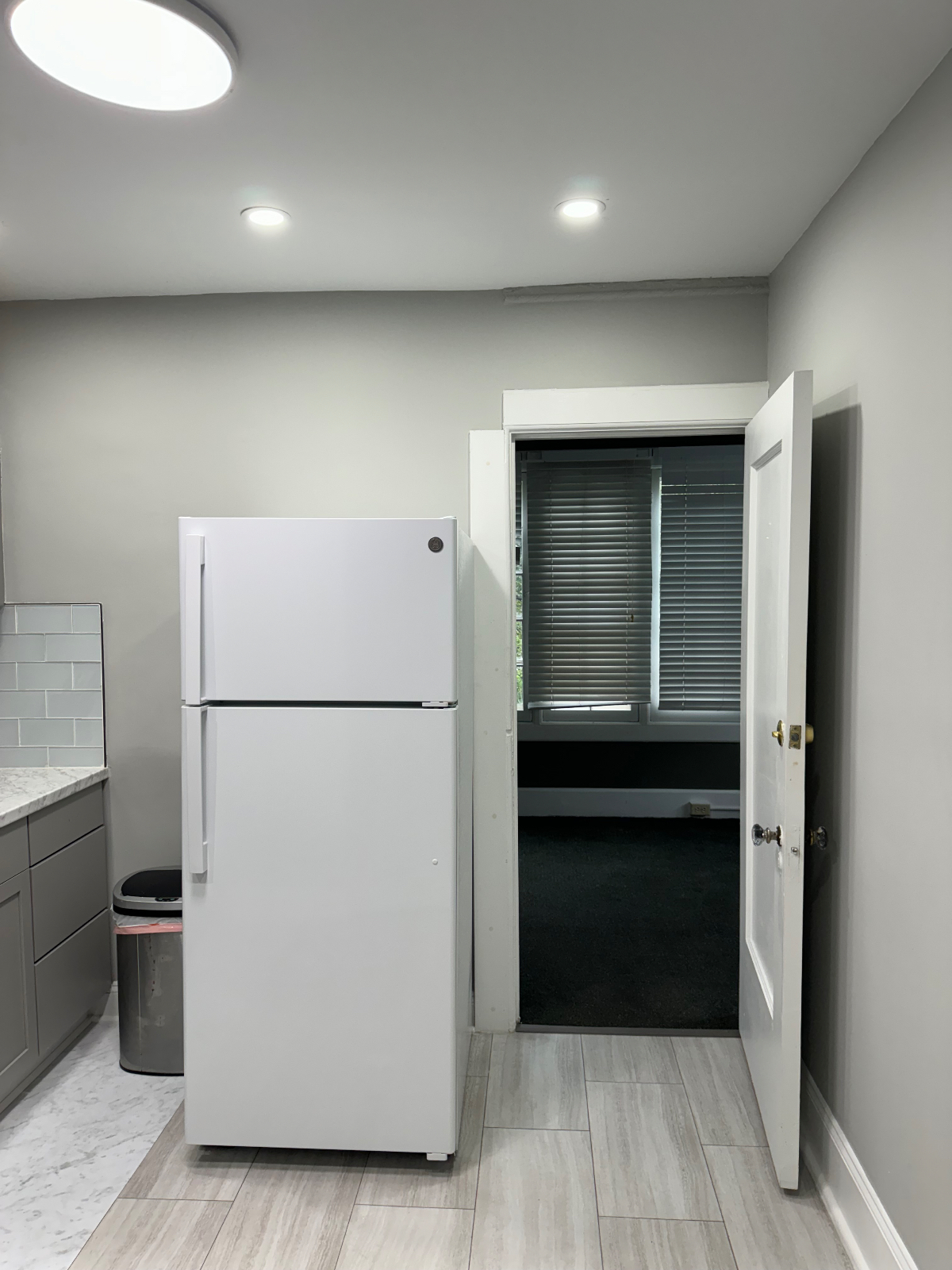 Full  Apartment  - Private - Photo 8