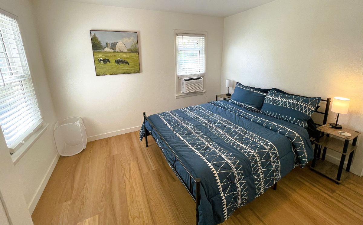New 1 bd-private carport-private yard - Photo 2