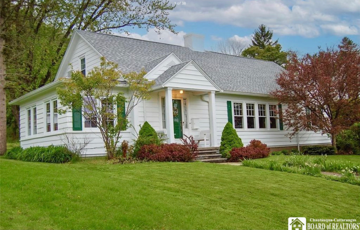 Interior Designer's Vacation Home - Photo 1