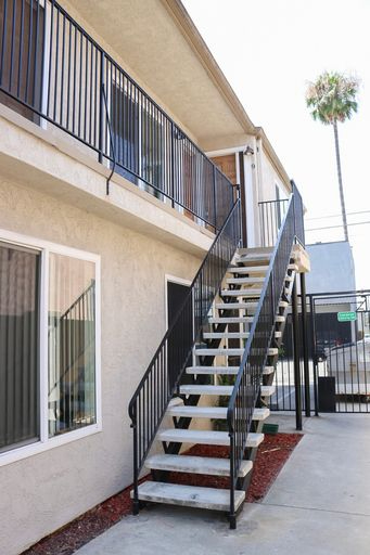 Stylish and Convenient - Stunning 1 Bed, 1 Bath Apartment in the Charming North Park Neighborhood of San Diego - Photo 2