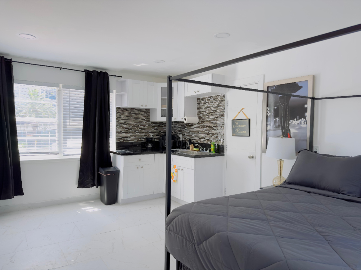 Miami Beach apartment 1 block away - Photo 4