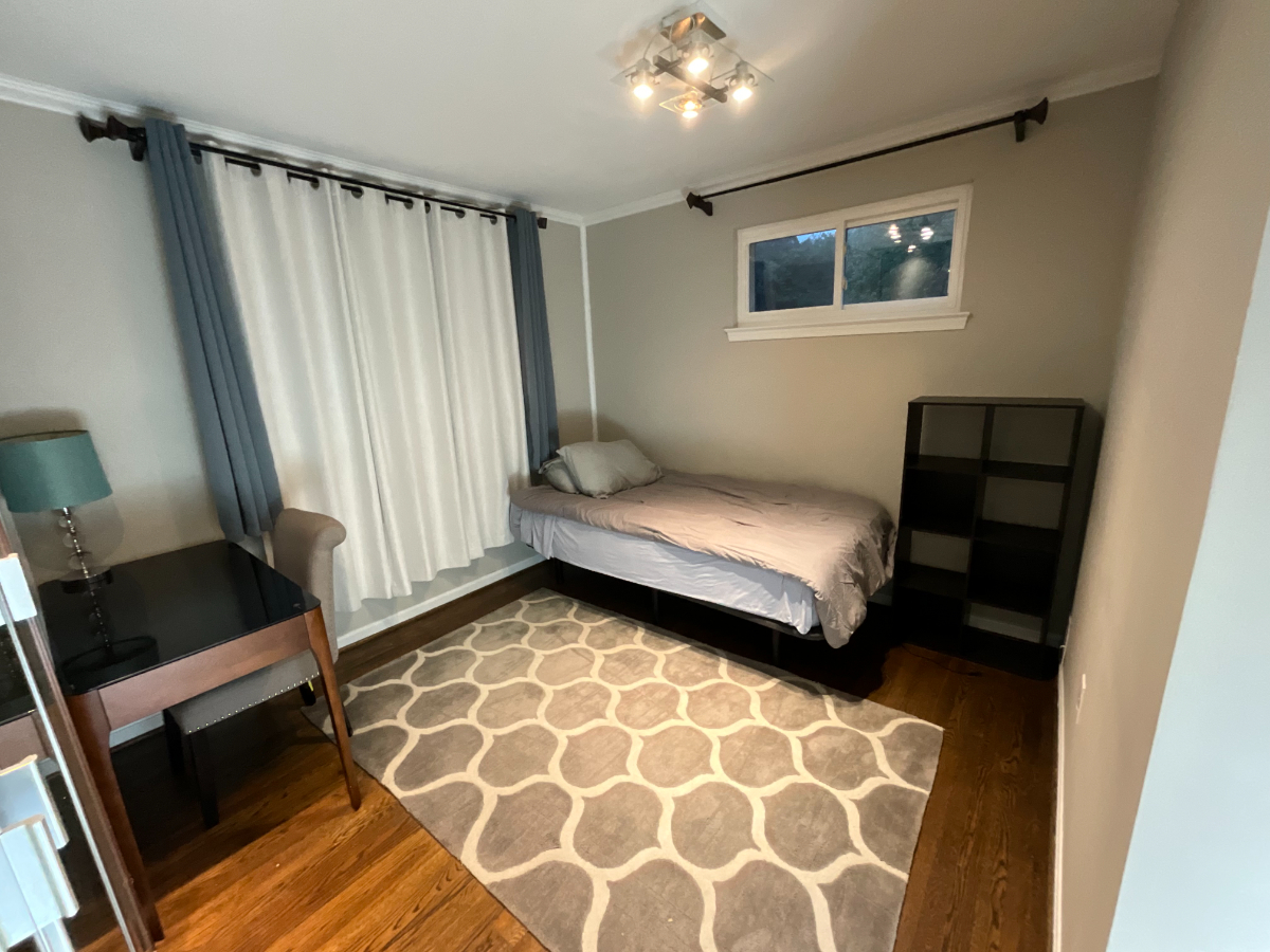 First Bedroom - Shared Housing - Photo 3