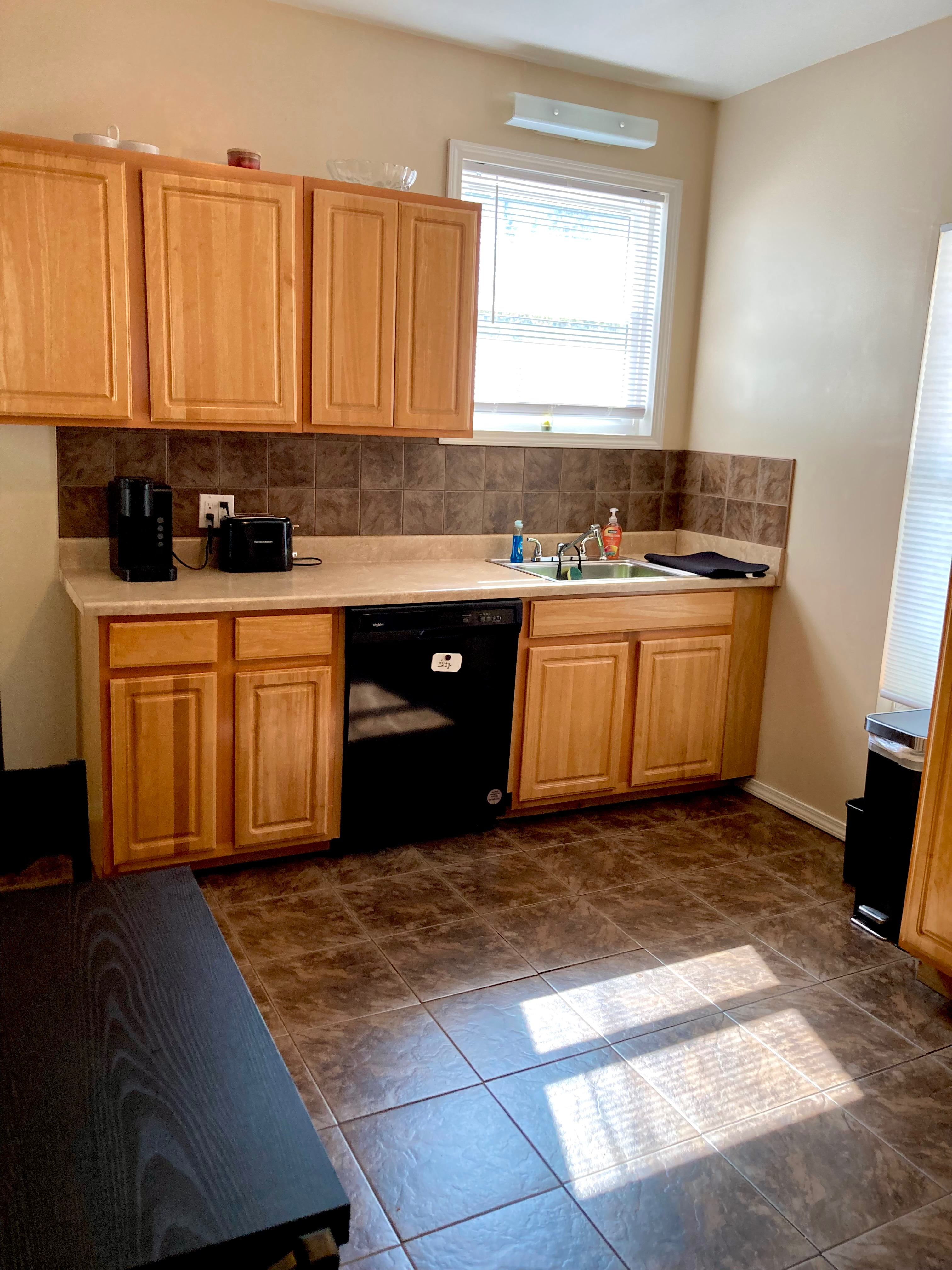 Available bedroom for medical professionals - Photo 4