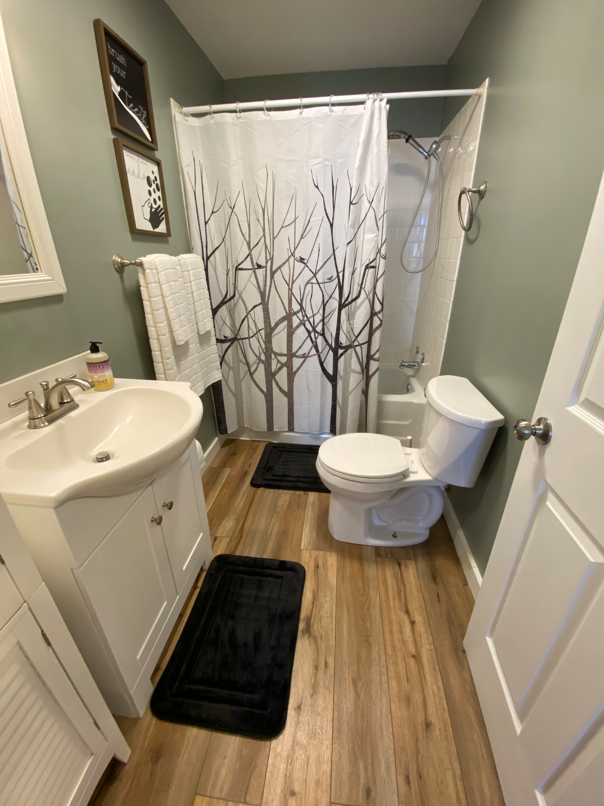 Cozy Downtown Bungalow - Photo 8
