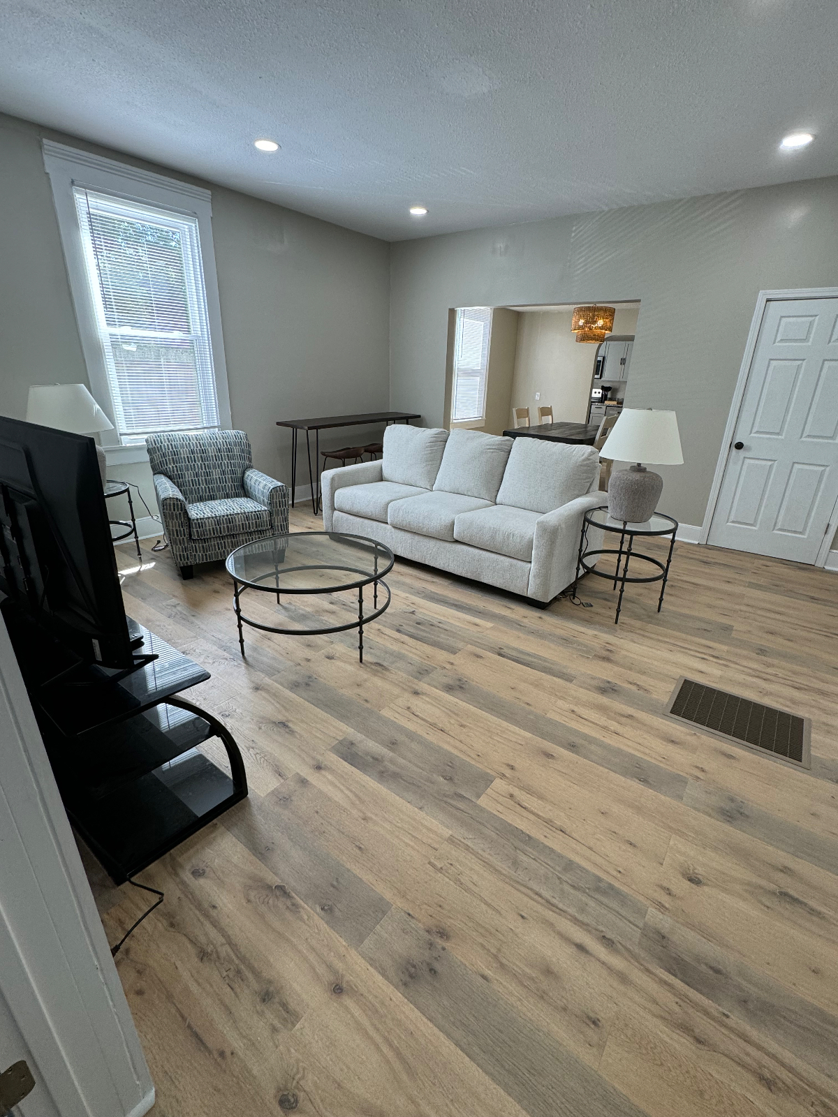 Beautiful Newly Remodeled Home in Parkway Village