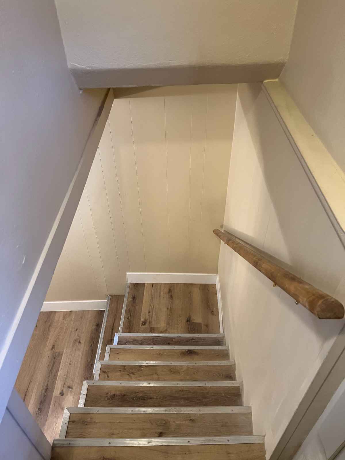Modern Downtown Escape Sophisticated 1-Bedroom Basement Apartment with Plush Amenities - An Urban Ha - Photo 2