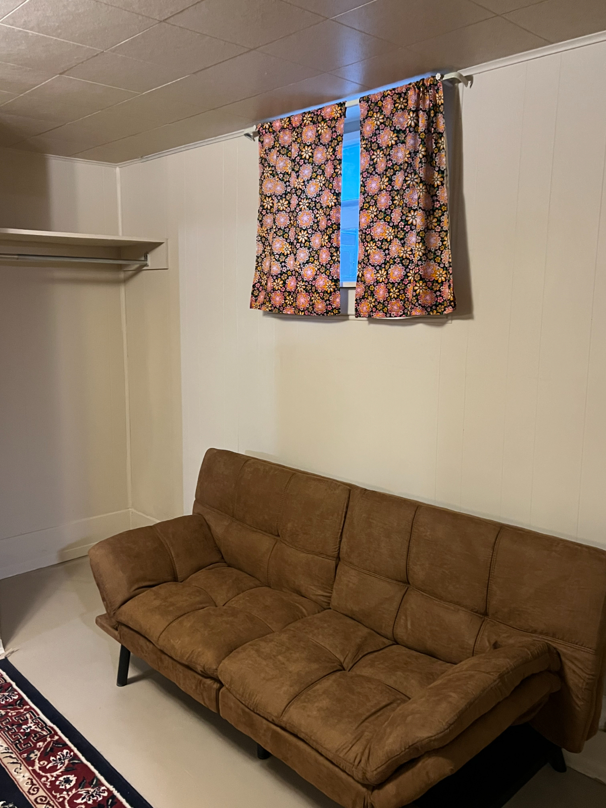 Modern Downtown Escape Sophisticated 1-Bedroom Basement Apartment with Plush Amenities - An Urban Ha - Photo 5