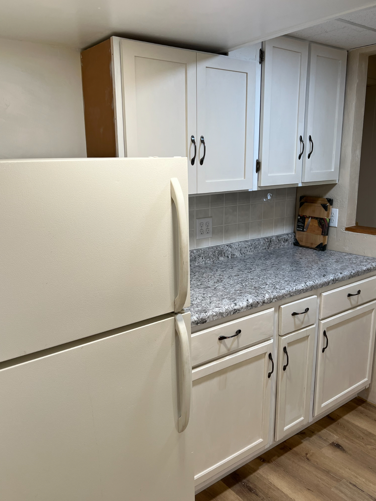 Modern Downtown Escape Sophisticated 1-Bedroom Basement Apartment with Plush Amenities - An Urban Ha - Photo 9