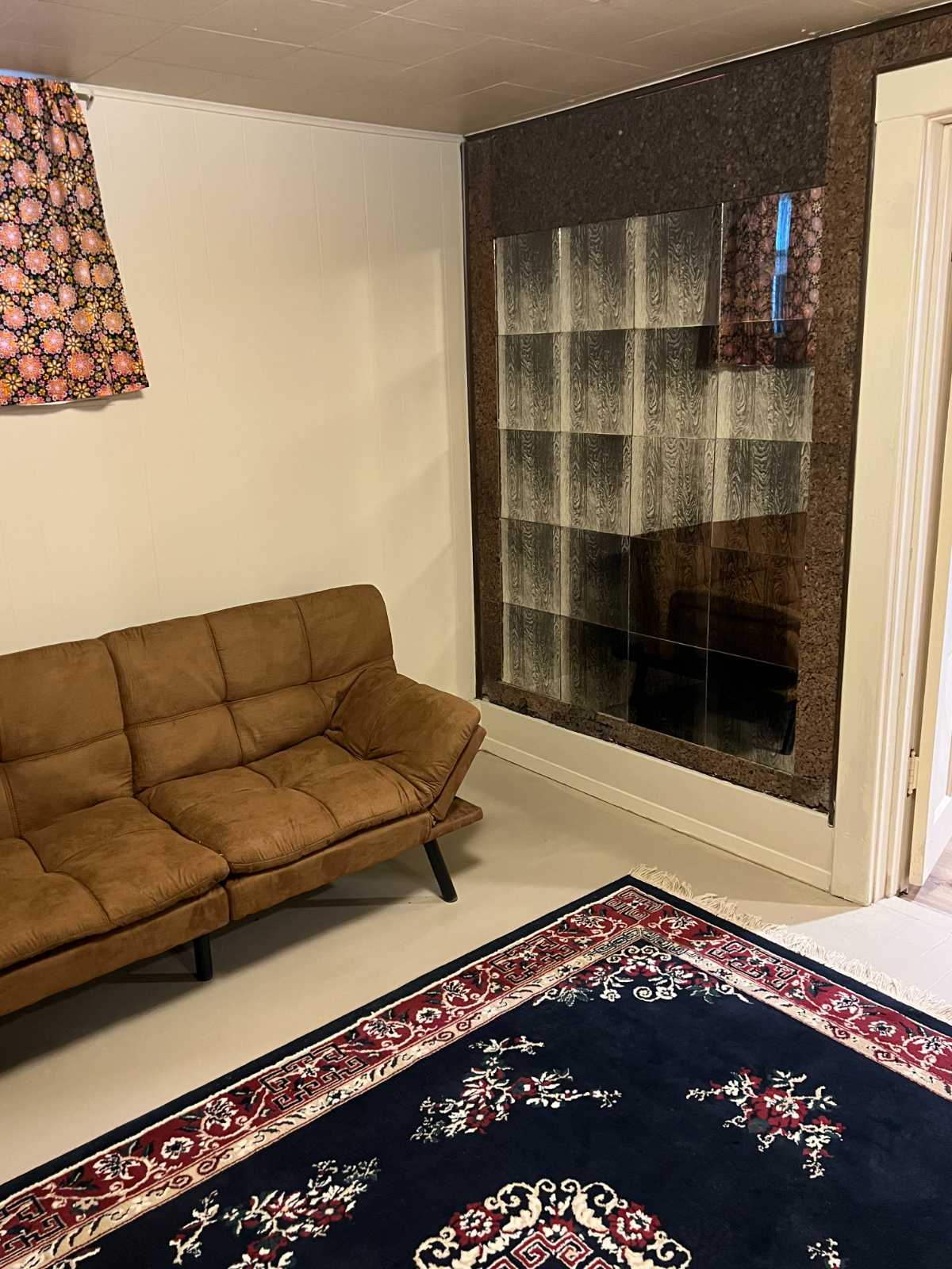 Modern Downtown Escape Sophisticated 1-Bedroom Basement Apartment with Plush Amenities - An Urban Ha - Photo 7