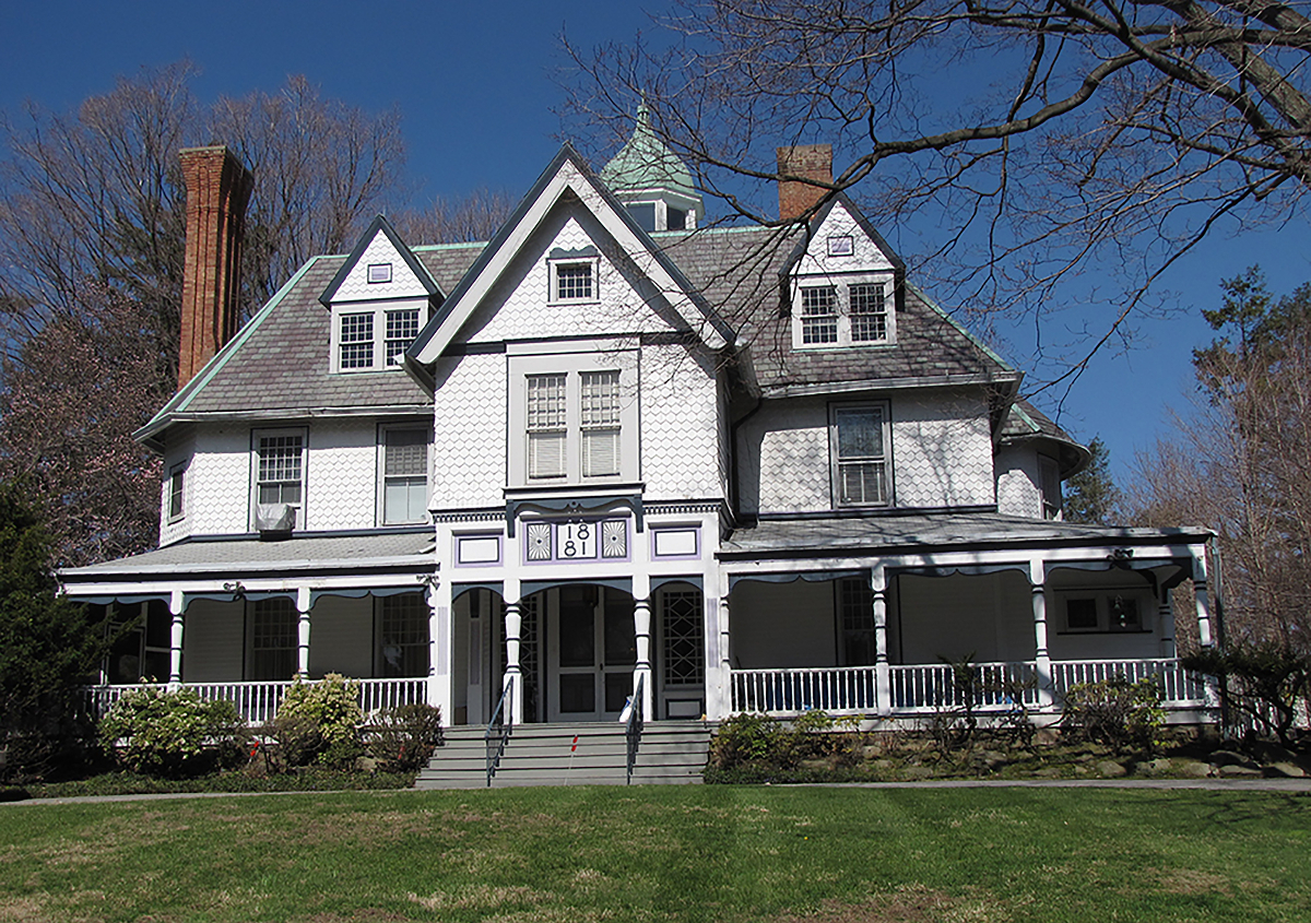 5 bdrm Victorian, built in 1881 with 21 rooms on 4 very private acres - Photo 1