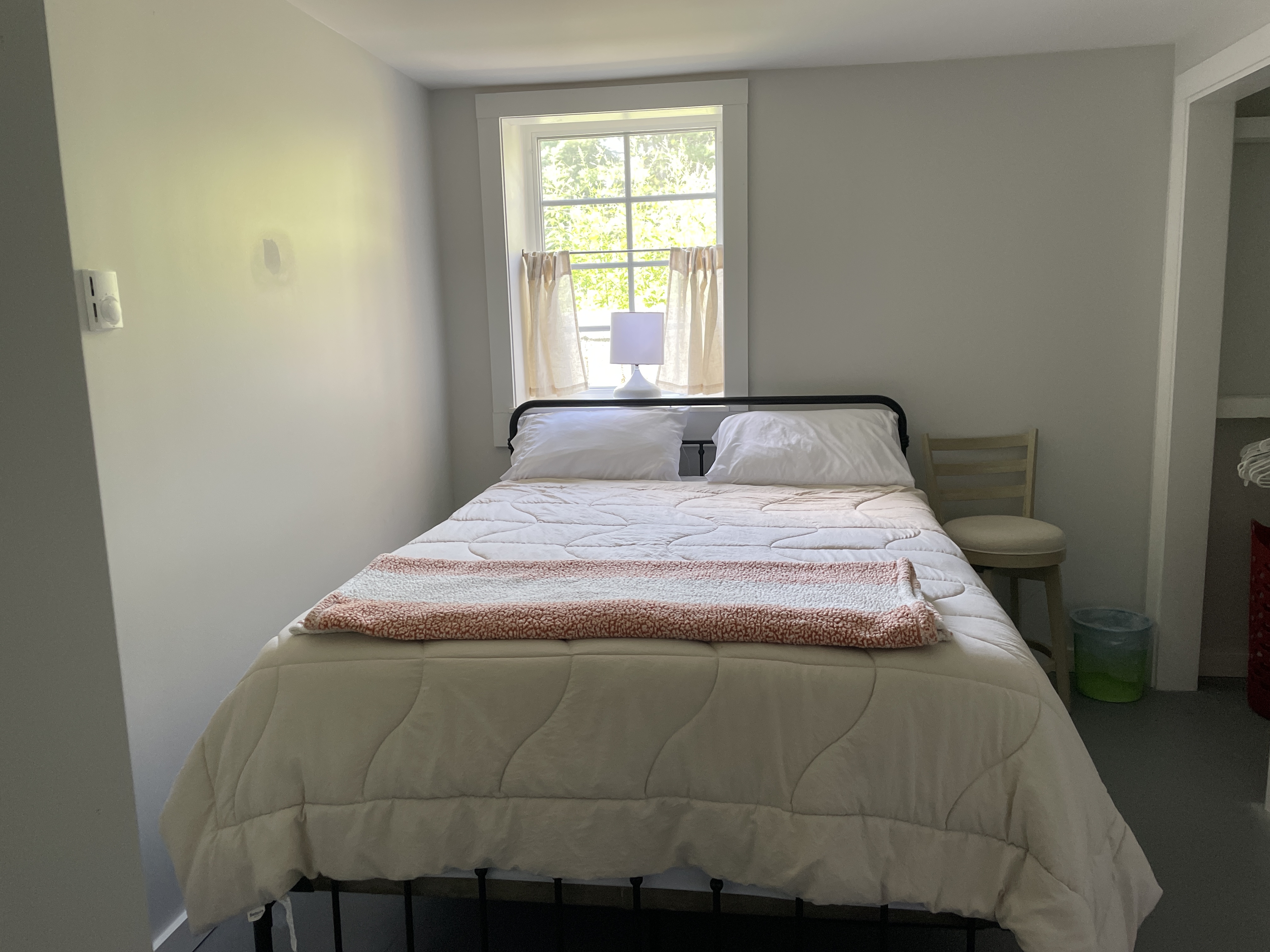 Quiet Newly-Renovated 2-bedroom Walk-in Basement of Ranch-style Home - Photo 10
