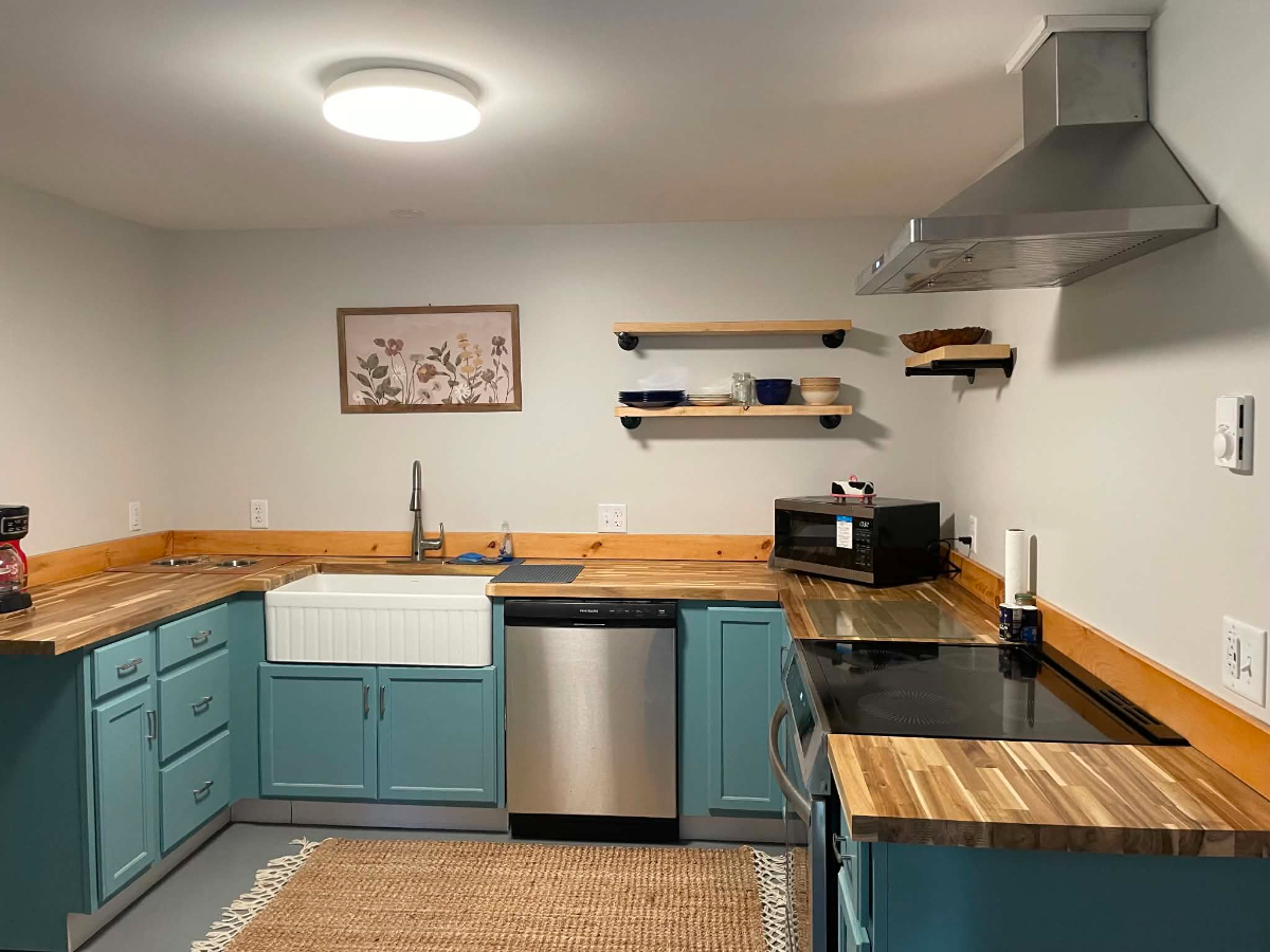 Quiet Newly-Renovated 2-bedroom Walk-in Basement of Ranch-style Home - Photo 5