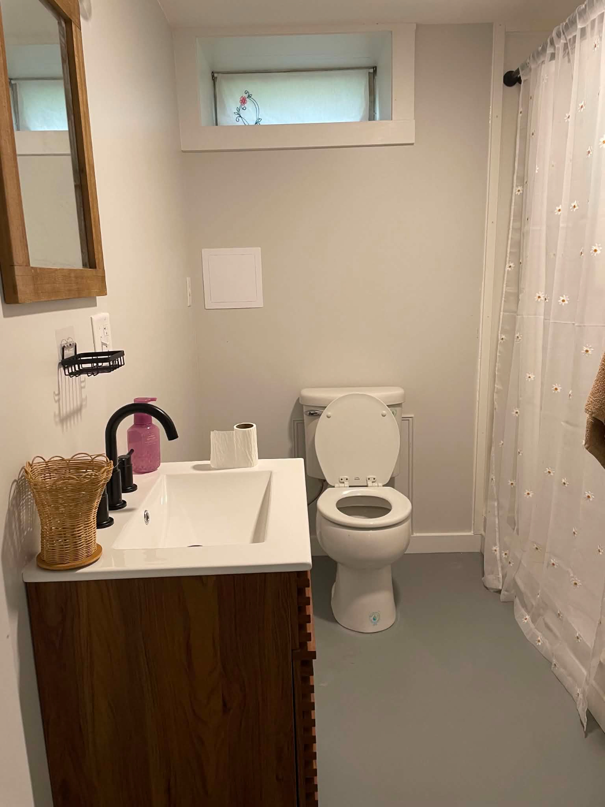 Quiet Newly-Renovated 2-bedroom Walk-in Basement of Ranch-style Home - Photo 6