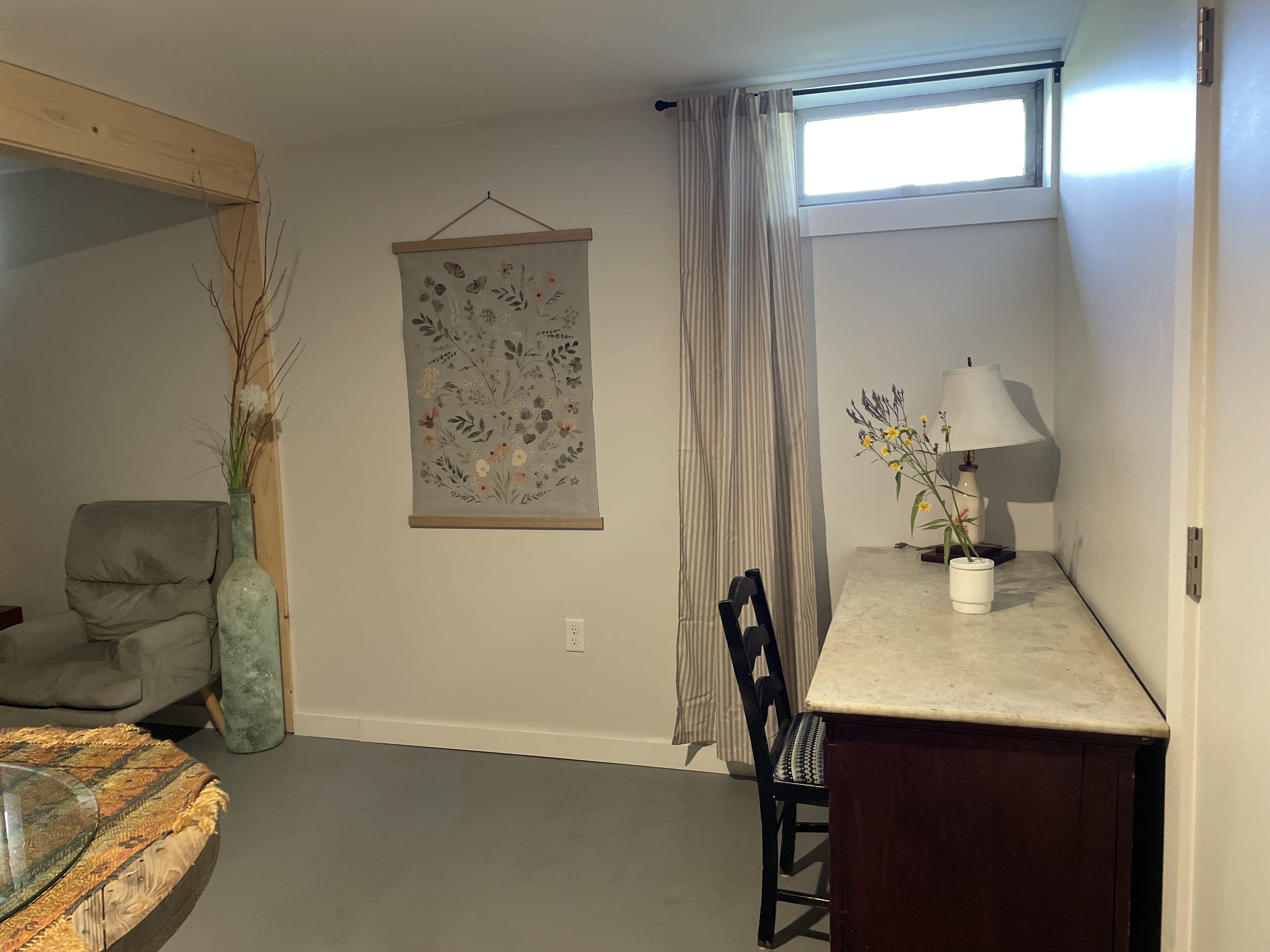 Quiet Newly-Renovated 2-bedroom Walk-in Basement of Ranch-style Home - Photo 12