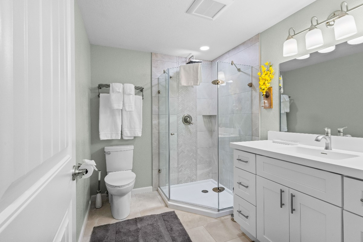 Stunning Downtown 1 Bedroom Apartment - Photo 4