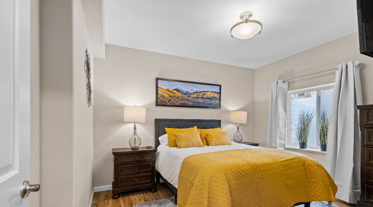 Stunning Downtown 1 Bedroom Apartment - Photo 3