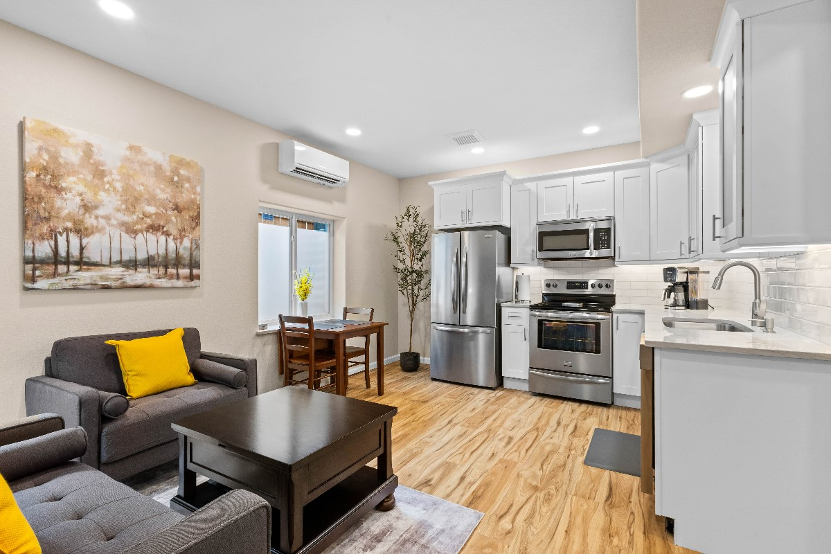 Stunning Downtown 1 Bedroom Apartment