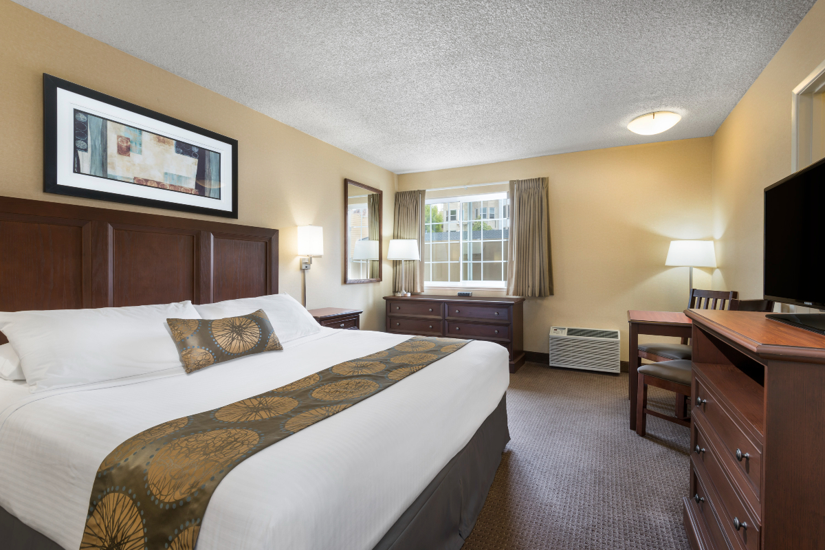 Escape to the Bay with Your Dream Stay at Travelodge San Francisco Bay - Explore, Relax, & Unwind in Your Choice of Three Inviting Rooms NQ1