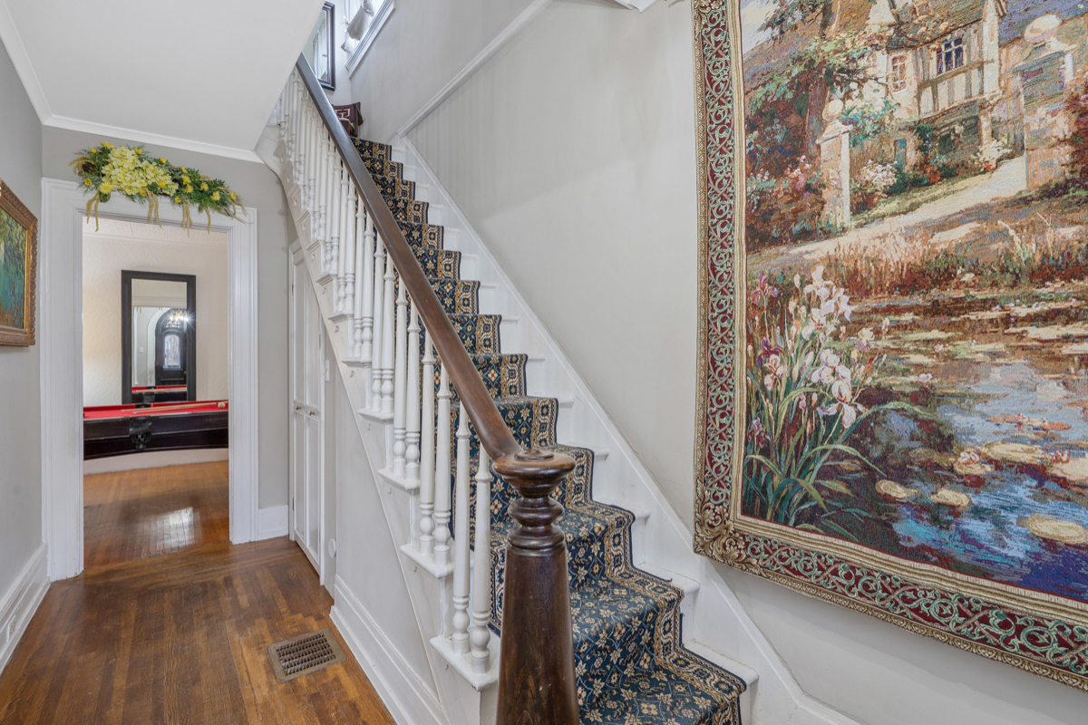 The Hampton Manor - Photo 3