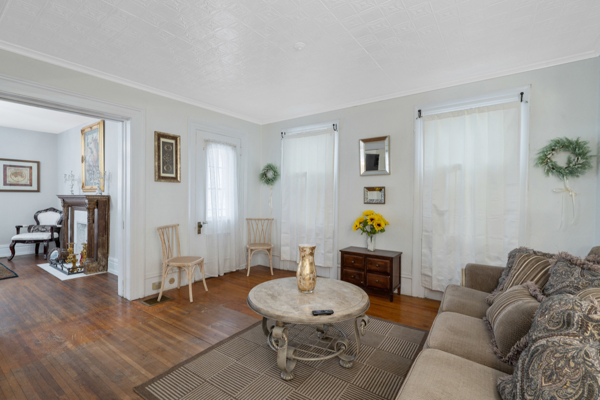 The Hampton Manor - Photo 9