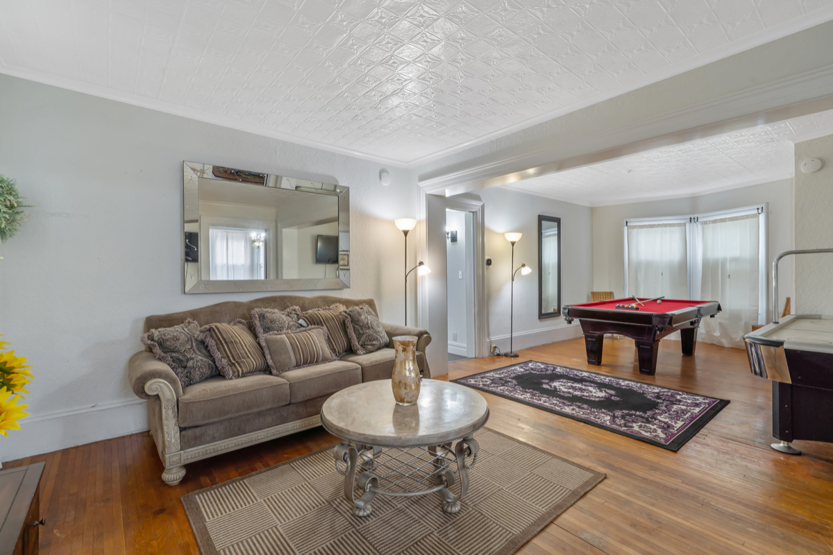 The Hampton Manor - Photo 10