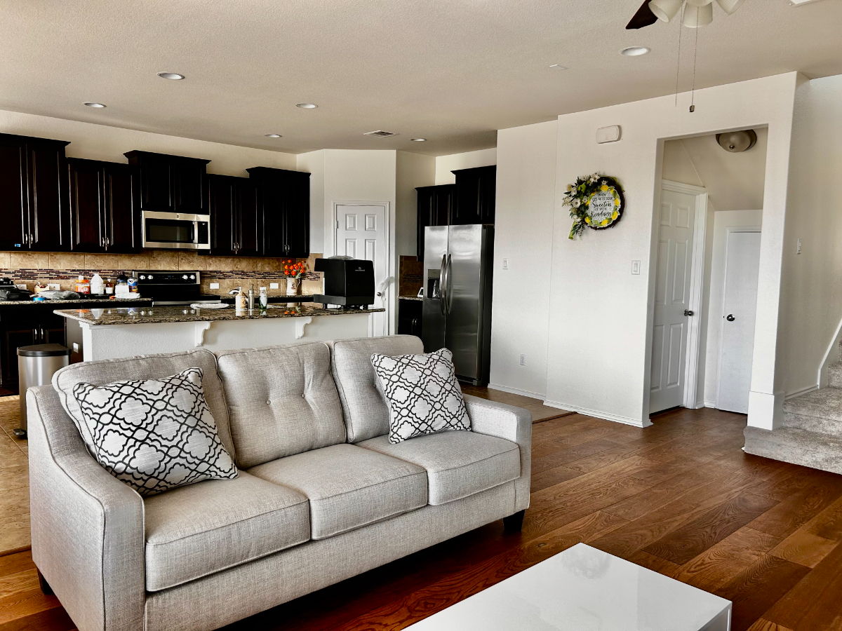 850 - 4 Beds / 3 Baths House, Newly Renovated, Quiet and Convenient Location - Photo 6