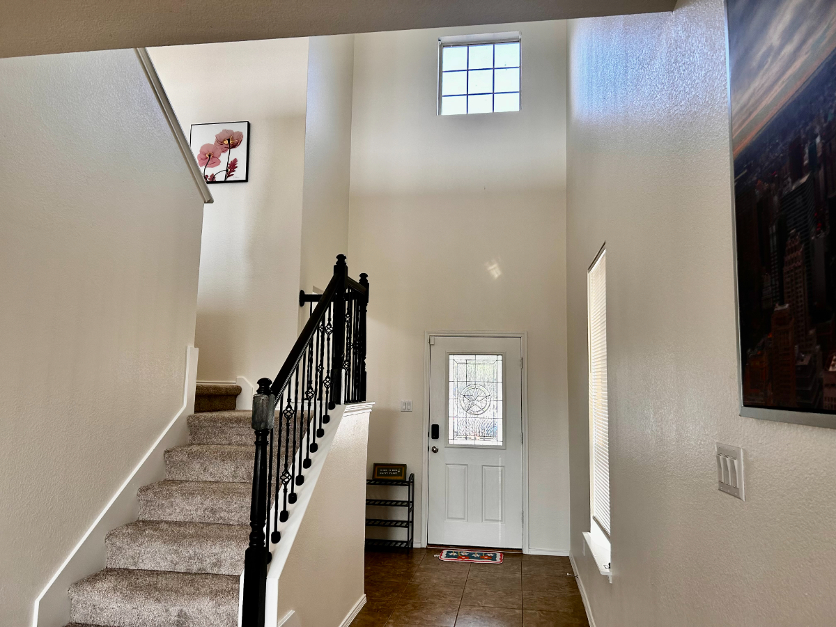 850 - 4 Beds / 3 Baths House, Newly Renovated, Quiet and Convenient Location - Photo 3