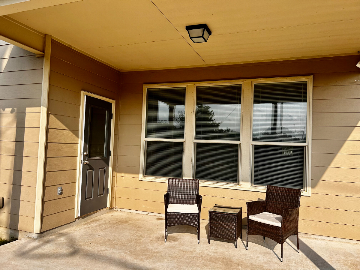 850 - 4 Beds / 3 Baths House, Newly Renovated, Quiet and Convenient Location - Photo 8