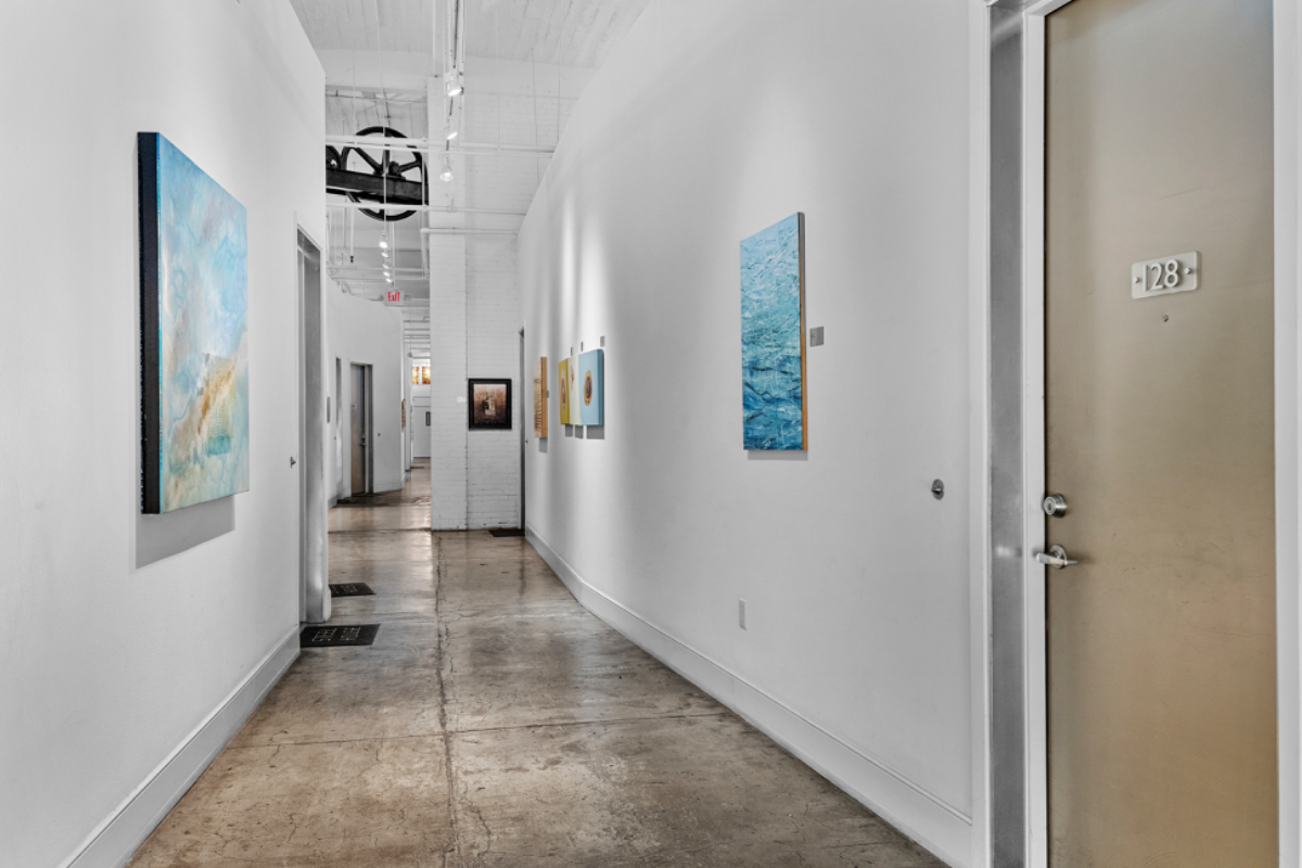 Elegant 4BR San Antonio Condo Retreat Historic Charm, Luxe Comforts, and Unbeatable Amenities - Pool - Photo 8