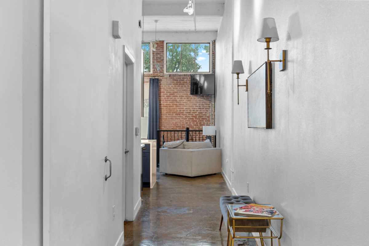 Elegant 4BR San Antonio Condo Retreat Historic Charm, Luxe Comforts, and Unbeatable Amenities - Pool - Photo 9
