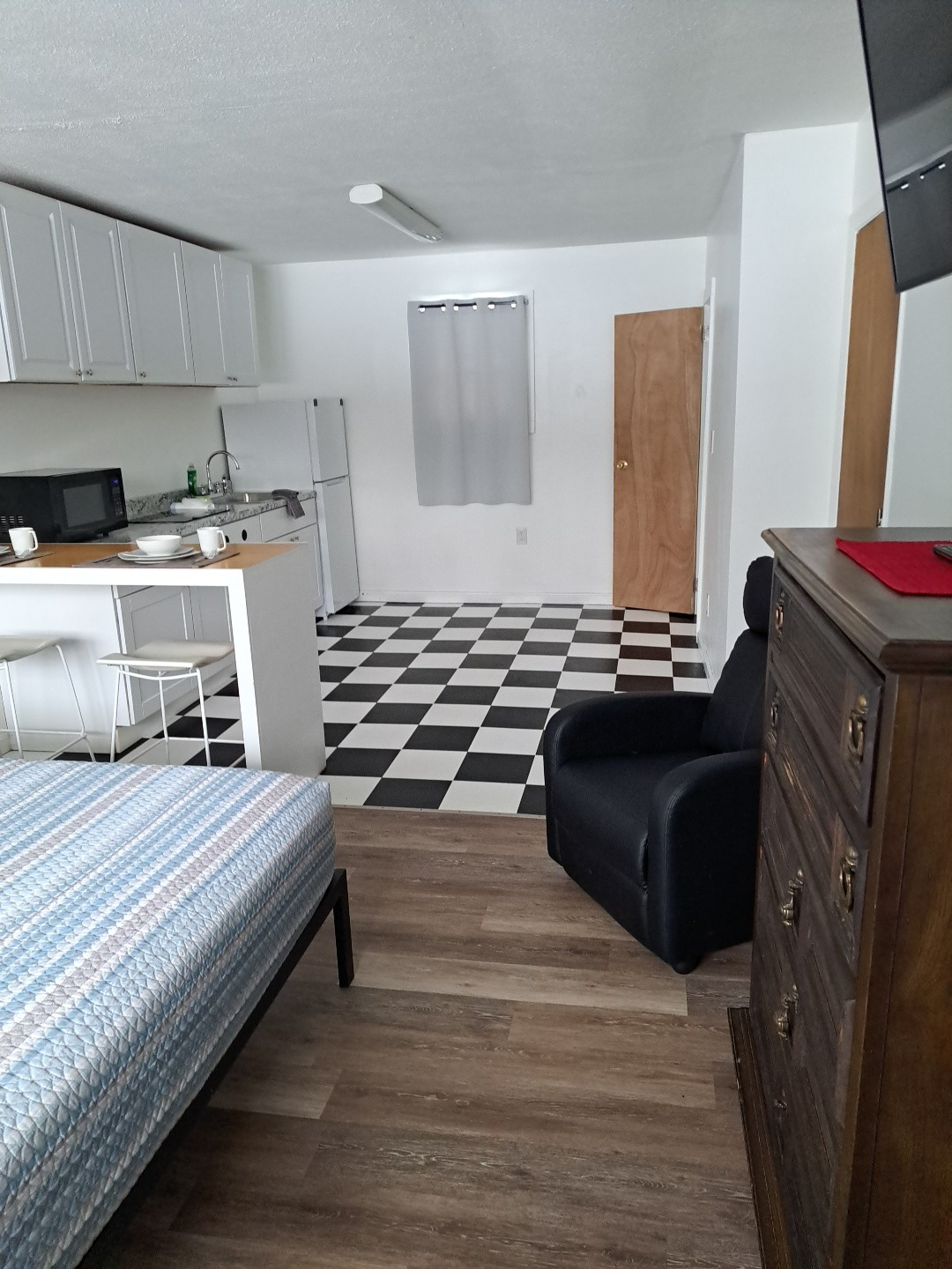 Rutland Town, Studio Efficiency with Kitchenette - Photo 4