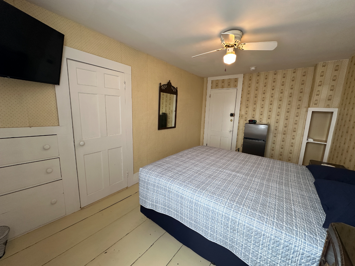 Cabin 20-- Studio with Kitchen - Photo 2