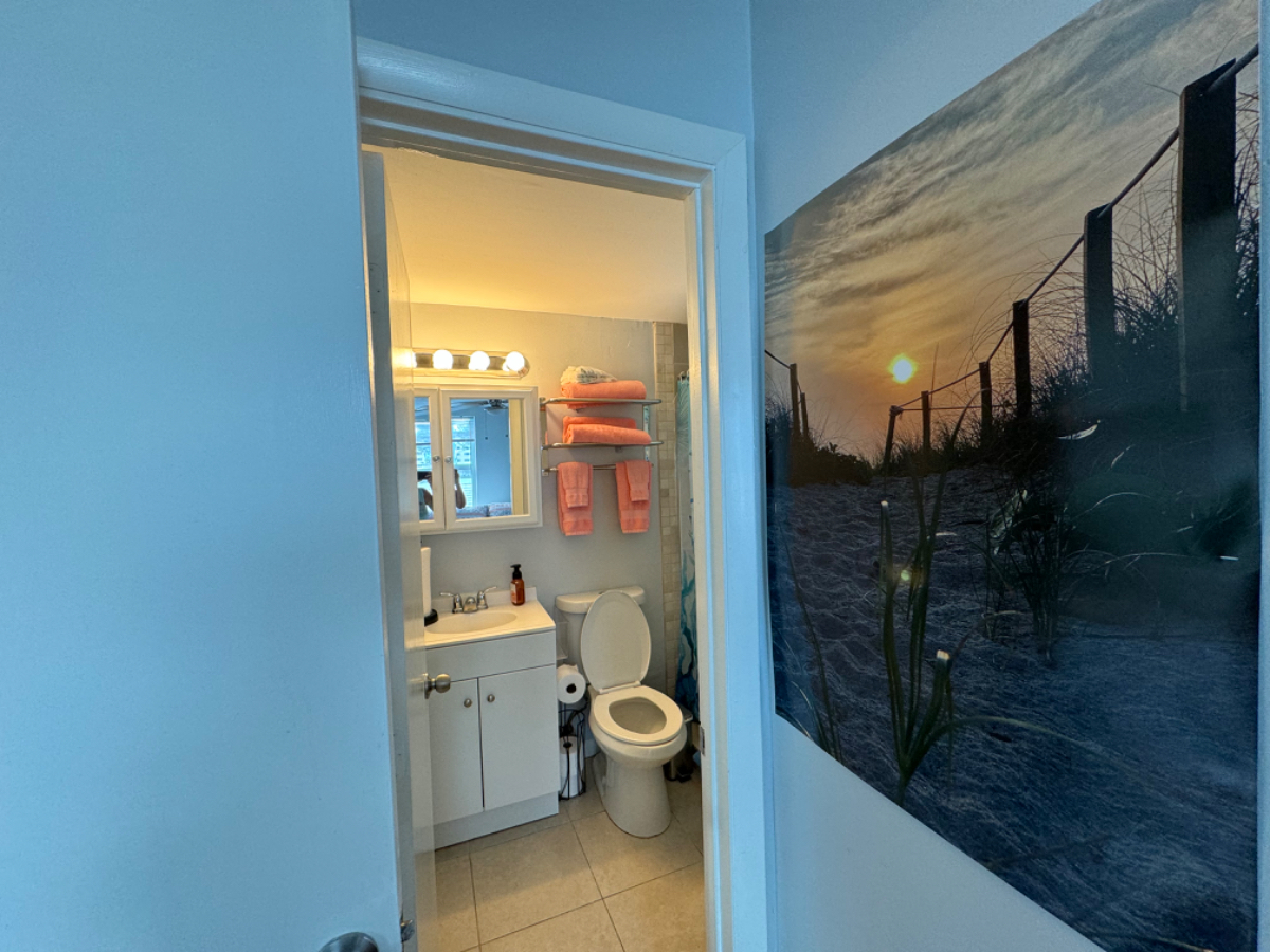 Hollywood Beach 1 bedroom 1 bath Condo - Photo 5