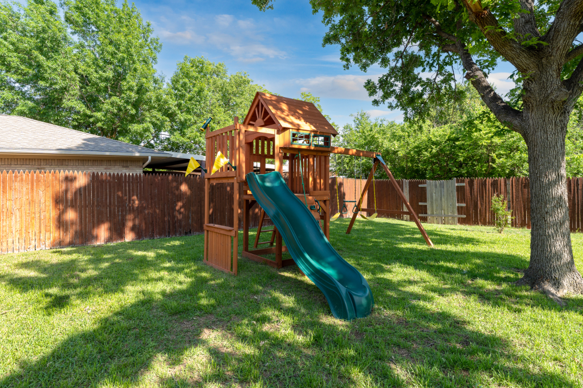 Modern 4BD 2BA Family Home in Carrollton - Prime DFW Location  - Fully Furnished - Photo 7