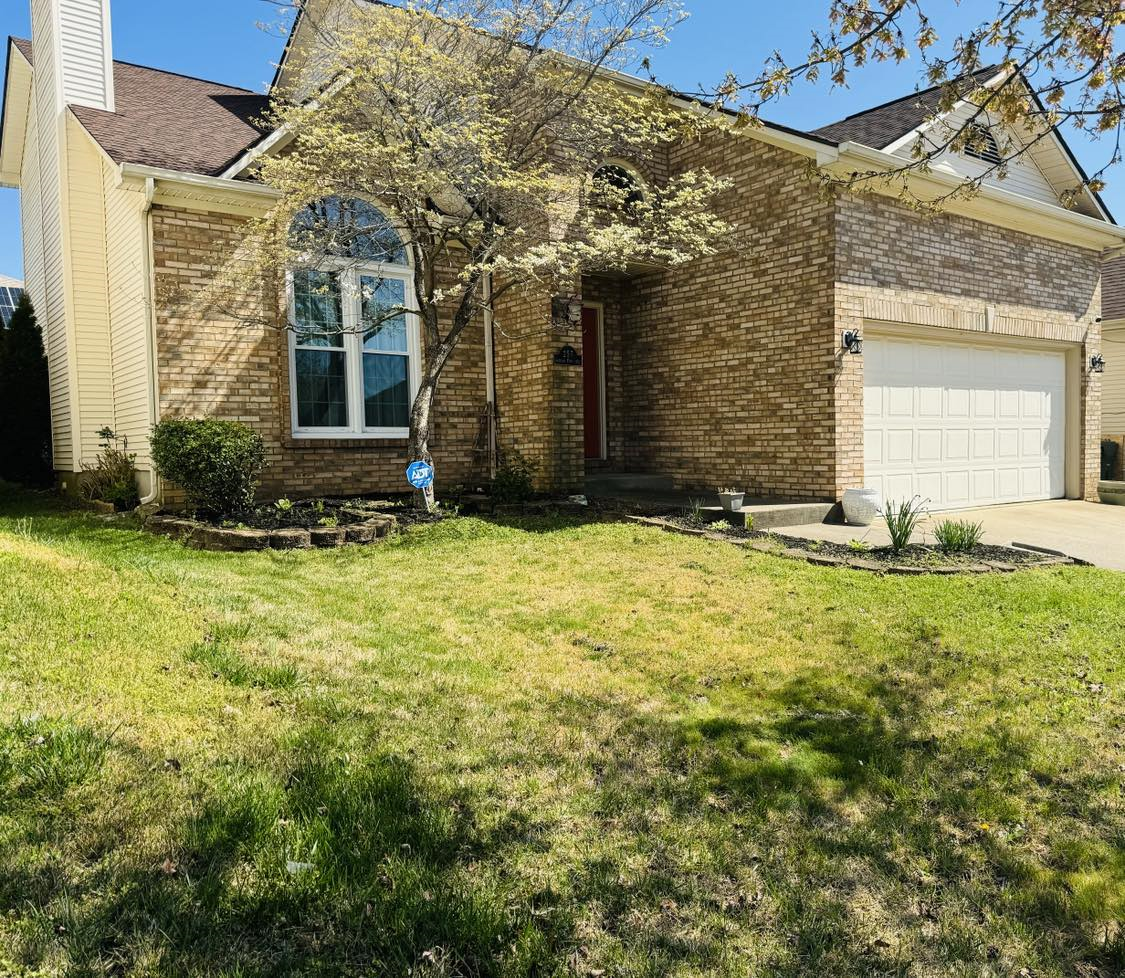 Charming Sanctuary Expansive 4BR Family Haven with King Suites & Cozy Living Spaces Vinyl-Floored Be - Photo 3
