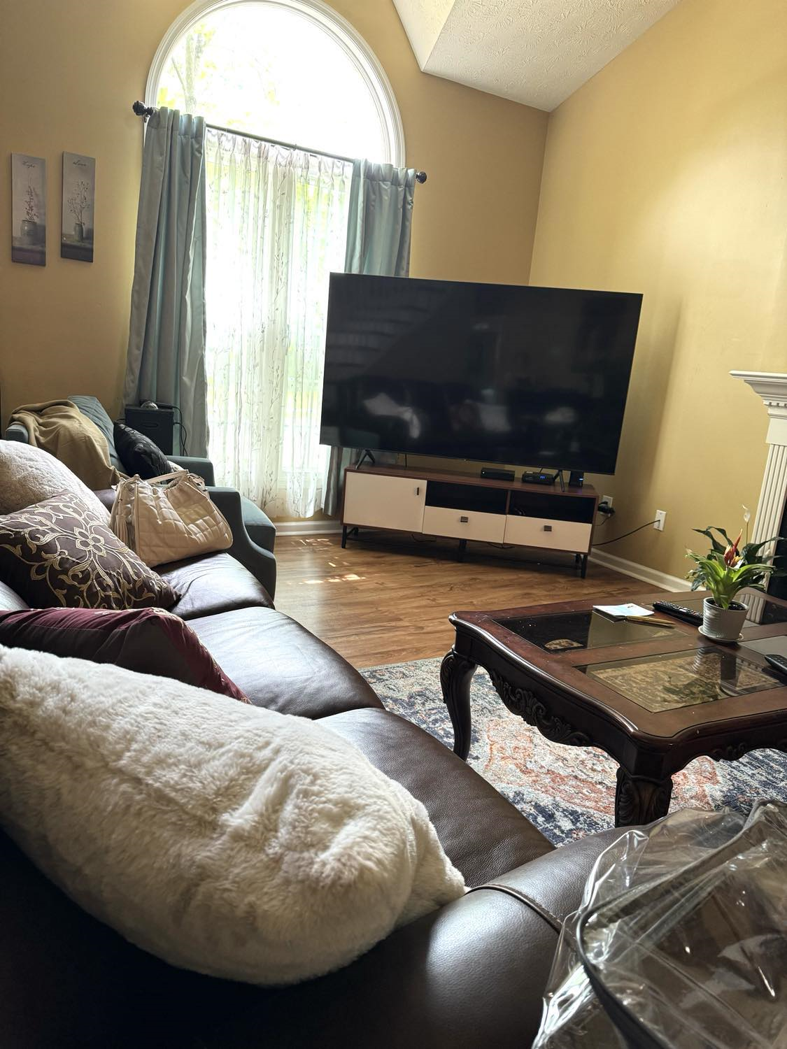 Charming Sanctuary Expansive 4BR Family Haven with King Suites & Cozy Living Spaces Vinyl-Floored Be - Photo 4