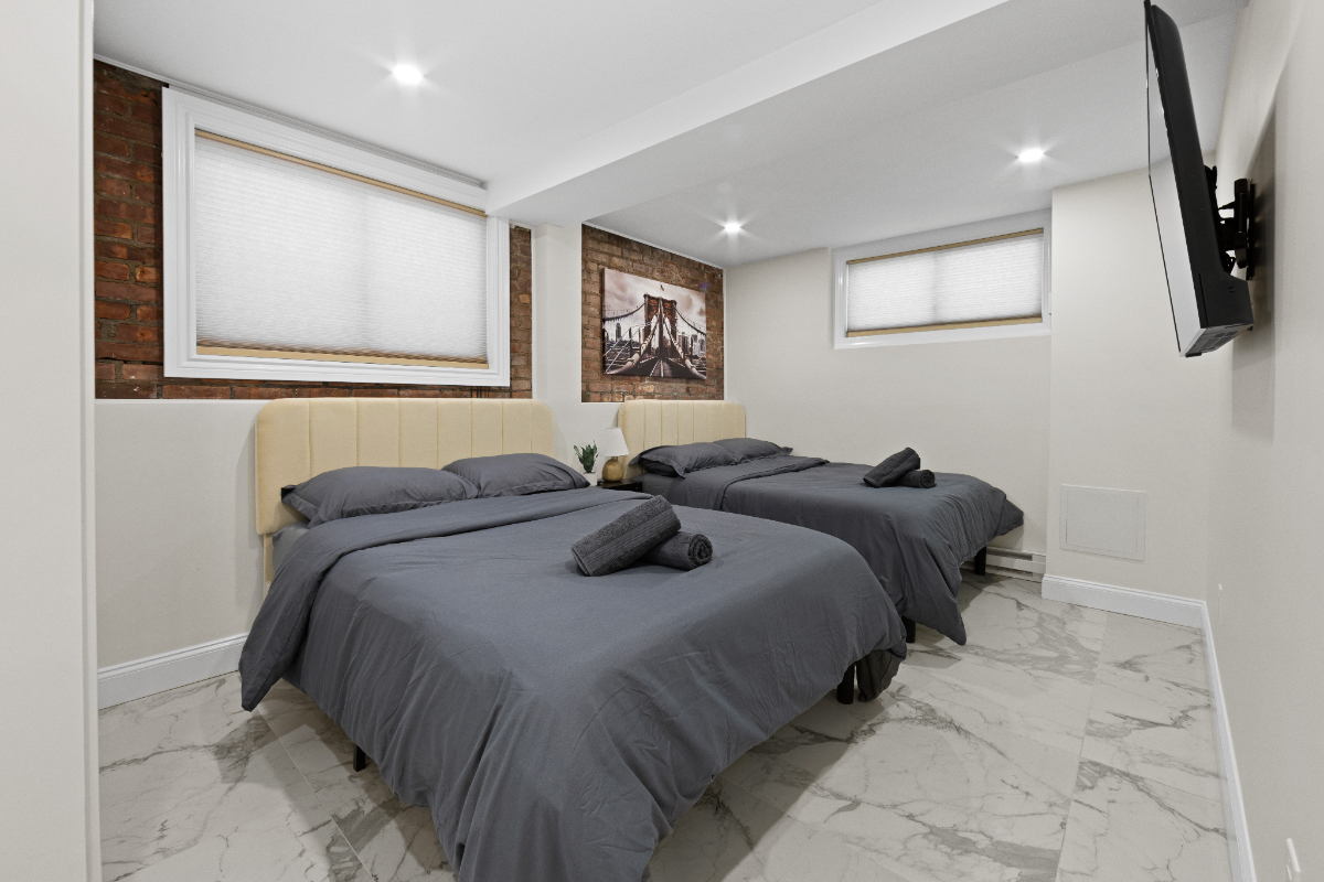 Charming 2-Bedroom Gem in Brooklyn Neighborhood, Near Hospitals - Photo 8