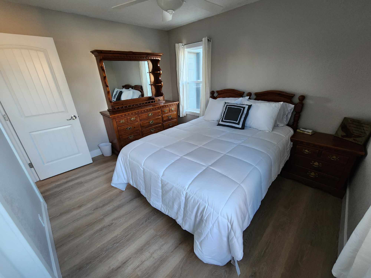 Newly Remodeled Home - Photo 6