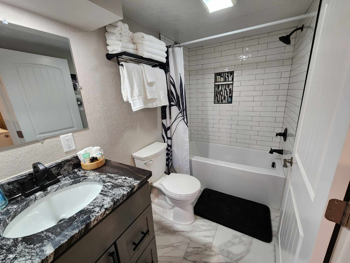 Newly Remodeled Home - Photo 7