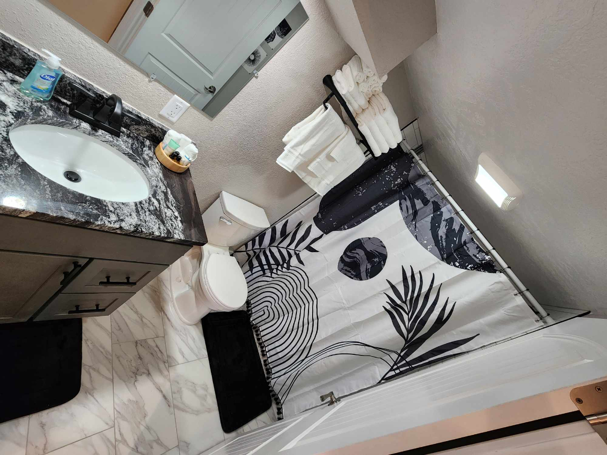 Newly Remodeled Home - Photo 8